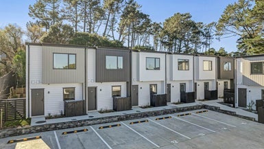 2/58 Kemp Road, Massey, Auckland