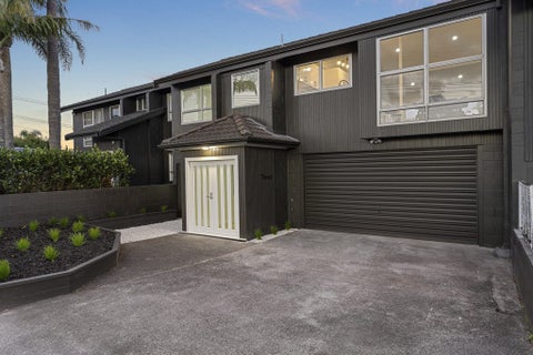 2/108 East Coast Road, Forrest Hill, Auckland