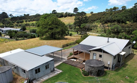 378 Notorious West Road, Mahuta