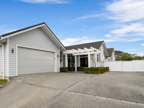 46 Resolution Drive, Whitby, Porirua