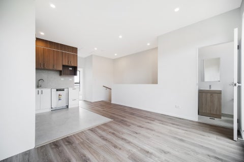 5/233 Great North Road, Henderson, Auckland