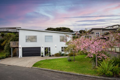 7 Port Lane, Whitby, Porirua