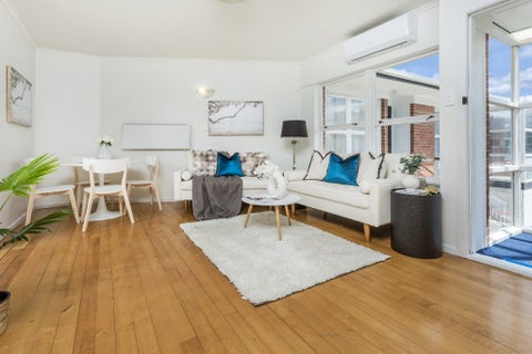 2/13A Evelyn Place, Hillcrest, Auckland