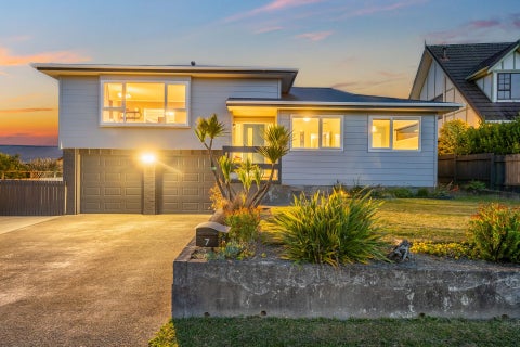 7 James Cook Drive, Whitby, Porirua