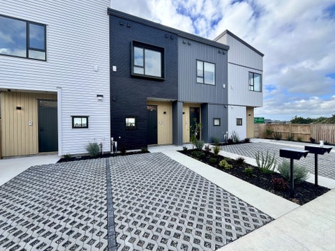 20 Puihi Crescent, Massey, Auckland