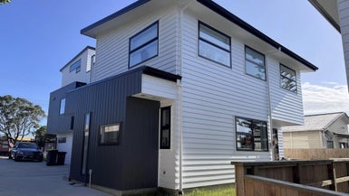 2/71 West Coast Road, Glen Eden, Auckland