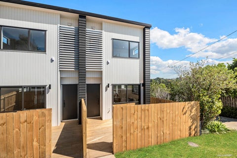 2/16 Albany Highway, Greenhithe, Auckland