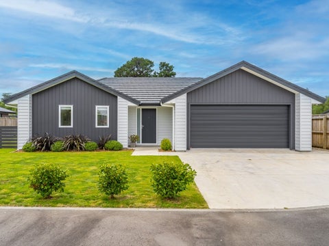 70 Feist Street, Carterton
