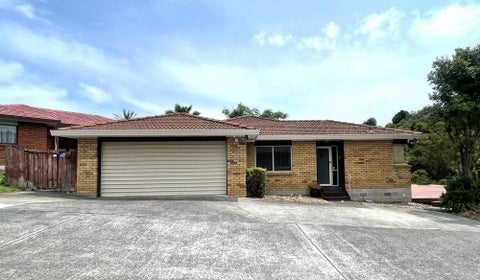 2/24 Bernie Edwards Place, Botany Downs, Auckland