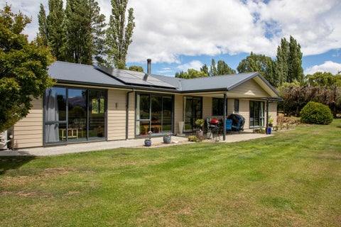 24 Blackman Avenue, Sawyers Bay, Port Chalmers