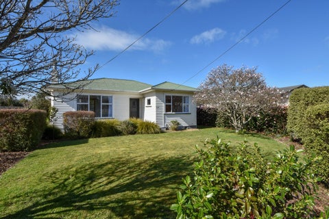 234 High Street North, Carterton