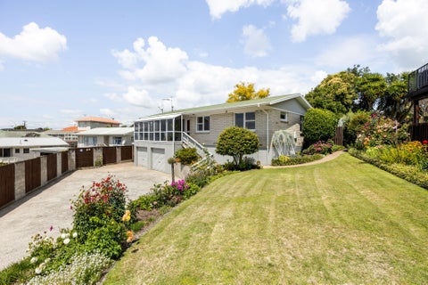 69 Poaka Avenue, Dinsdale, Hamilton