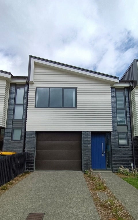 32 Holystone Road, Whitby, Porirua