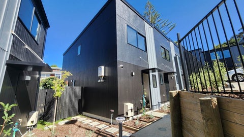 9/37 Camelot Place, Glenfield, Auckland