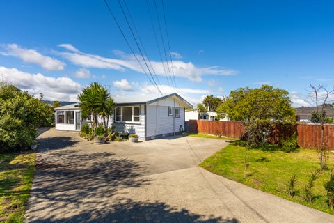 18 Walton Road, Paraparaumu Beach, Paraparaumu