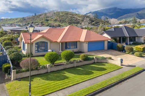 7 Ashdonleigh Grove, Stoke, Nelson