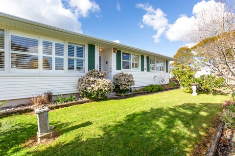 3 Crocombe Crescent, Beach Haven, Auckland