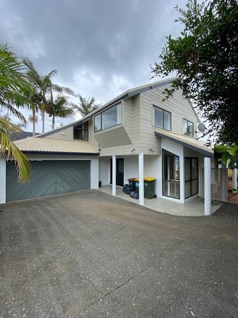 2/6 Napoleon Avenue, Milford, Auckland