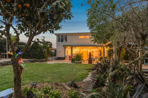 8 Wellesley Road, Mangere Bridge, Auckland