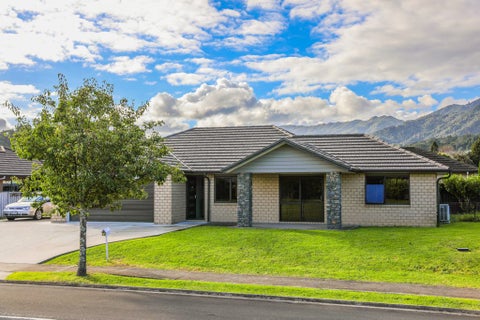 24 Mary-Ellen Place, Coromandel