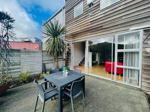39 Saddleback Grove, Karori, Wellington