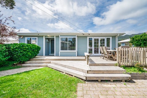 9 Clarkes Crescent, Paekakariki