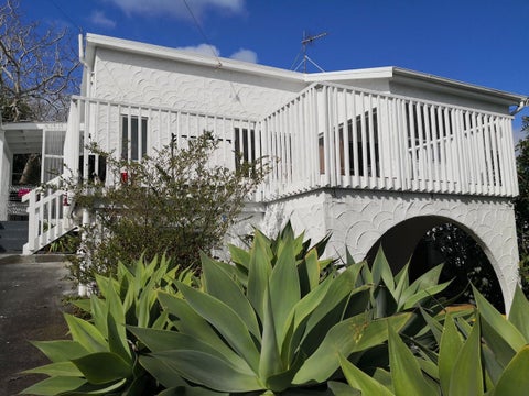 1/527 Beach Road, Murrays Bay, Auckland