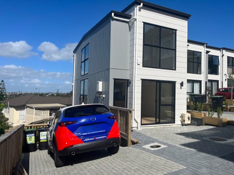 12 Oki Place, Glenfield, Auckland