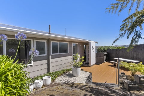 9B Colchester Crescent, Newlands, Wellington
