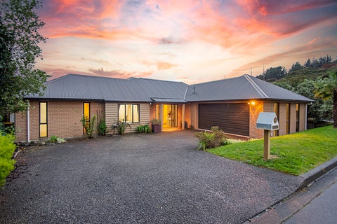 6 Botany Lane, Whitby, Porirua