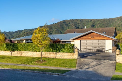 6 Admiralty Place, Waikawa, Picton