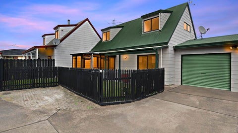 2/27 Buckingham Crescent, Papatoetoe, Auckland