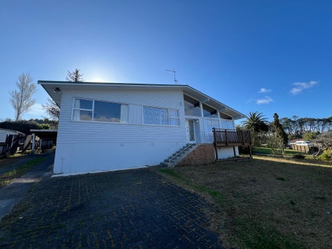 38 Thornlow Street, Glendene, Auckland