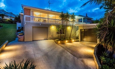 25 Deuxberry Avenue, Northcote, Auckland