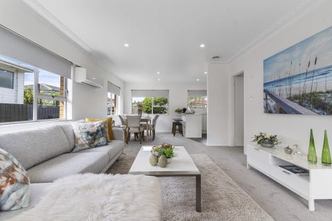 2/6 Great South Road, Papakura, Auckland