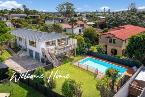 14 Holdaway Avenue, Northcote, Auckland