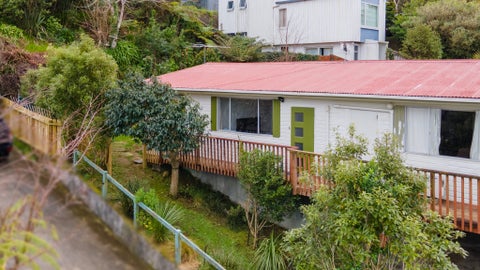 1/377 Main Road, Tawa, Wellington