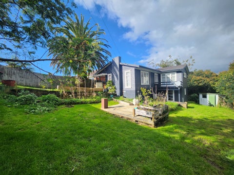 27 Glenfern Road, Mellons Bay, Auckland