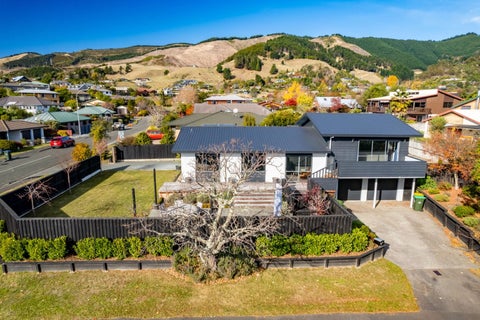 8 Squire Way, Richmond