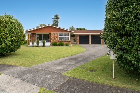 8 Woodstock Crescent, Leamington, Cambridge
