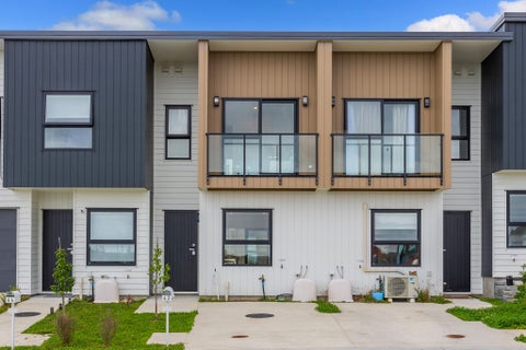 8 Paina Crescent, Massey, Auckland