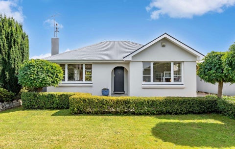 17 Sackville Street, Martinborough