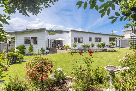 18 Sunshine Avenue, Paraparaumu