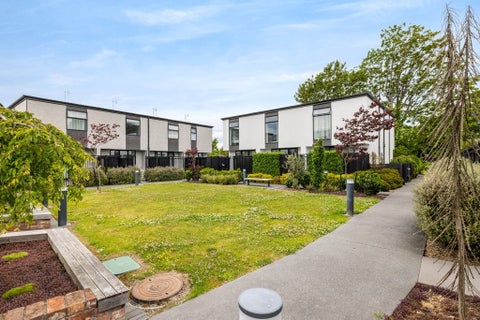 2/8 New Brighton Road, Shirley, Christchurch