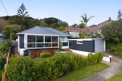 73 Taylor Terrace, Tawa, Wellington