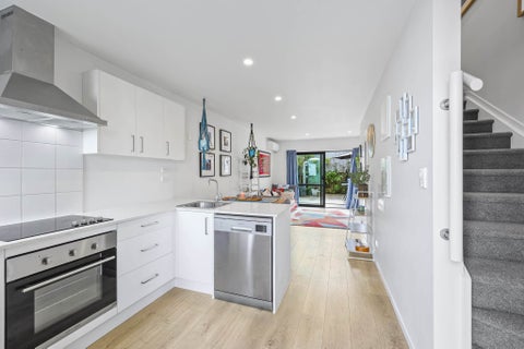 3/6 South Pacific Place, Henderson, Auckland