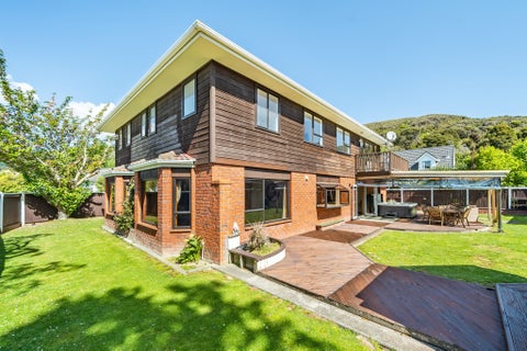 42 Waddington Drive, Naenae, Lower Hutt