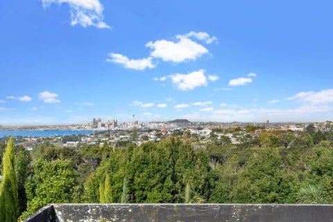 1/113 Pupuke Road, Northcote, Auckland