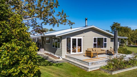 2/4 New York Street, Martinborough, Martinborough