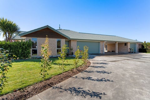 24 Mill Grove, Clareville, Carterton